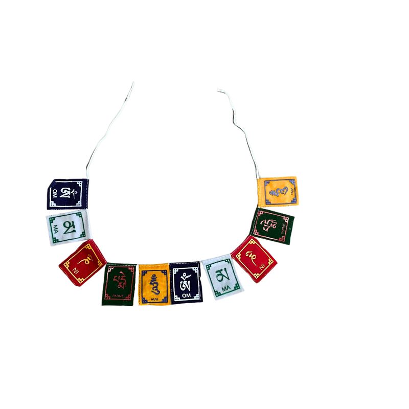 Drapeaux en Velours avec Mantra Tibétain OM - Moyen (Lot de 10 Drapeaux)