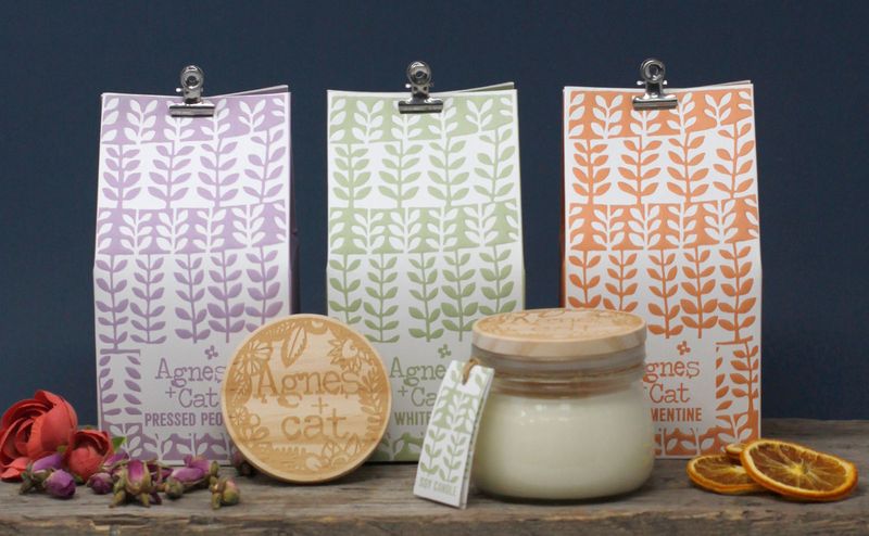 Coffret Cadeau de Bougies en Cire de Soja en Pot de 180 gr - Peonie pressée