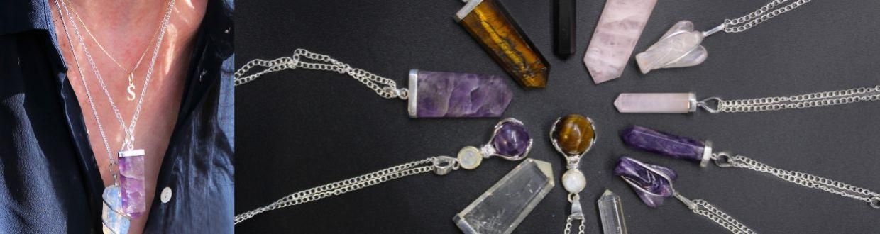 Pendentifs en pierres précieuses
