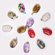 Pendentifs en Forme Ovale avec Contour en Acier - 12 Éclats et Coquillages de Pierres Précieuses Assortis