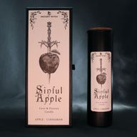 Bougie rituelle Sinful Apple présentée avec son emballage illustré