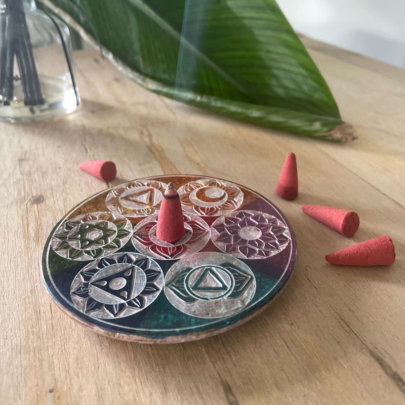 Porte-Encens Disque en Stéatite 10cm - Sept chakras