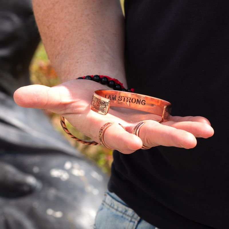 Bracelets en Cuivre Massif avec Gravures d'Affirmations (assortis)