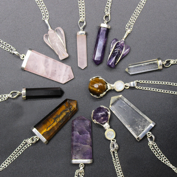 Pendentifs en pierres précieuses