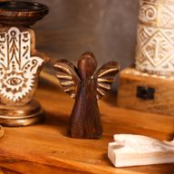 Petit Ange en Bois de Manguier - Décor Doré - 12cm