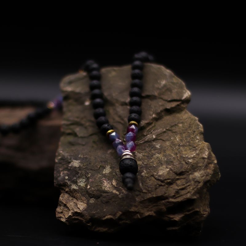 Collier Essence du Volcan – Embrasser le Côté Obscur