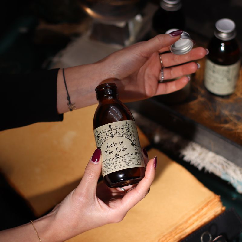 Eau Rituelle De Sorcière Ancienne - Dame Du Lac