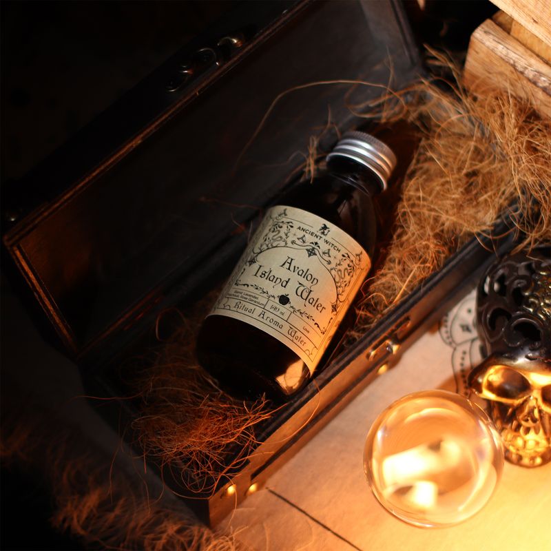 Eau Rituelle De Sorcière Ancienne - Île D’Avalon