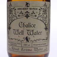 Eau Rituelle De Sorcière Ancienne - Puits Du Calice