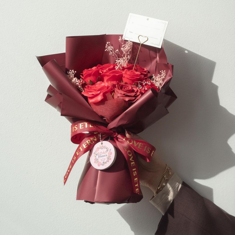 Grand Bouquet De Roses Rouges - L’Amour Est Éternel - Carte Cadeau