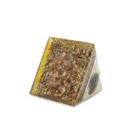 Pyramide d’Orgonite Moyenne 7 x 6 cm – Améthyste Enveloppée – Pépites de Cuivre