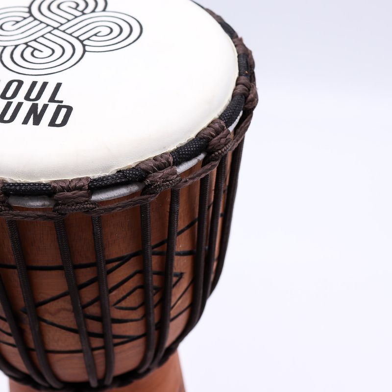 Djembé Pro Moyen – Vibration d’Âme (grave) – Moyen 40 cm (Diia 18 cm)