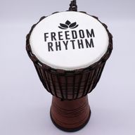 Grand Djembé Pro – Rythme de Liberté (aigu) – 50 cm (Diia 22 cm)