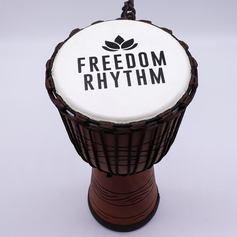Grand Djembé Pro – Rythme de Liberté (aigu) – 50 cm (Diia 22 cm)