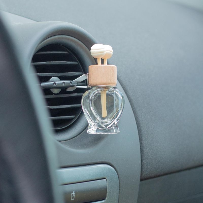 Flacons Diffuseurs Beiges à Clipser Pour Voiture – 8 ml – 3 Designs Assortis