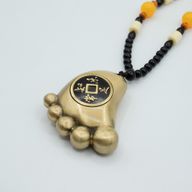 Feng Shui Suspendu – Amulette Pas Vers la Richesse