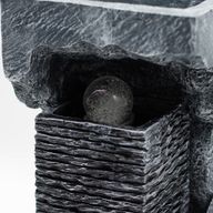 Grande Fontaine - 24x22x48 cm - Boule de Cristal Changeante en Couleur dans Rocher