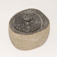 Pot d’Ancrage en Pierre de Rivière – Petit (env. 9x7 cm)