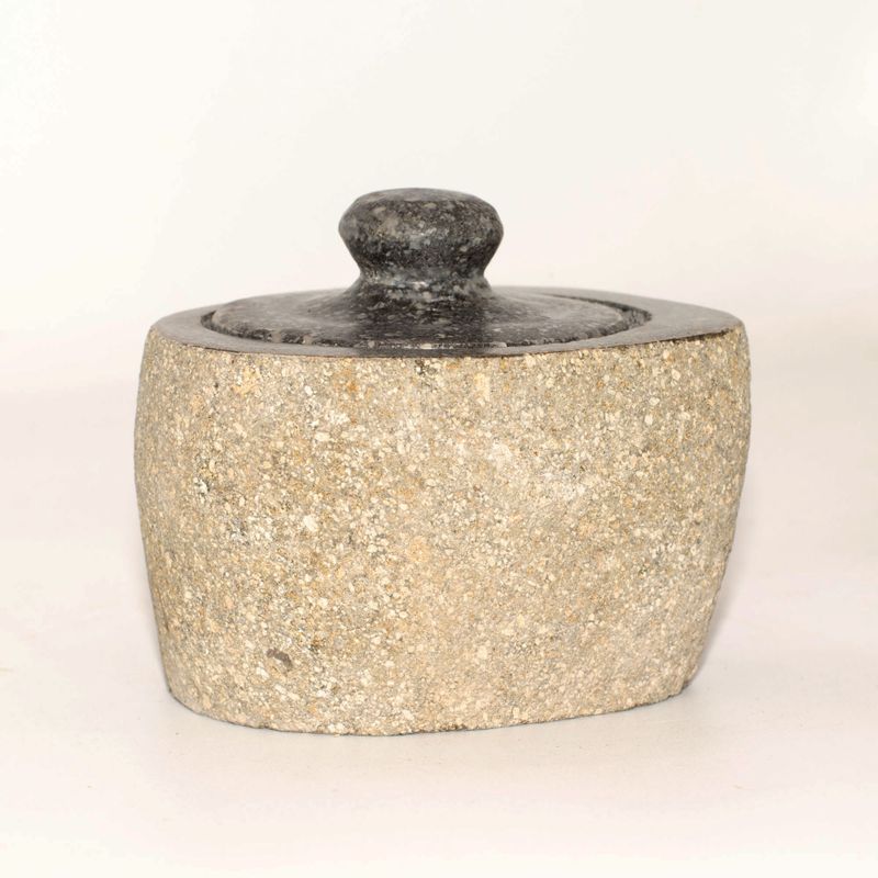 Pot d’Ancrage en Pierre de Rivière – Petit (env. 9x7 cm)