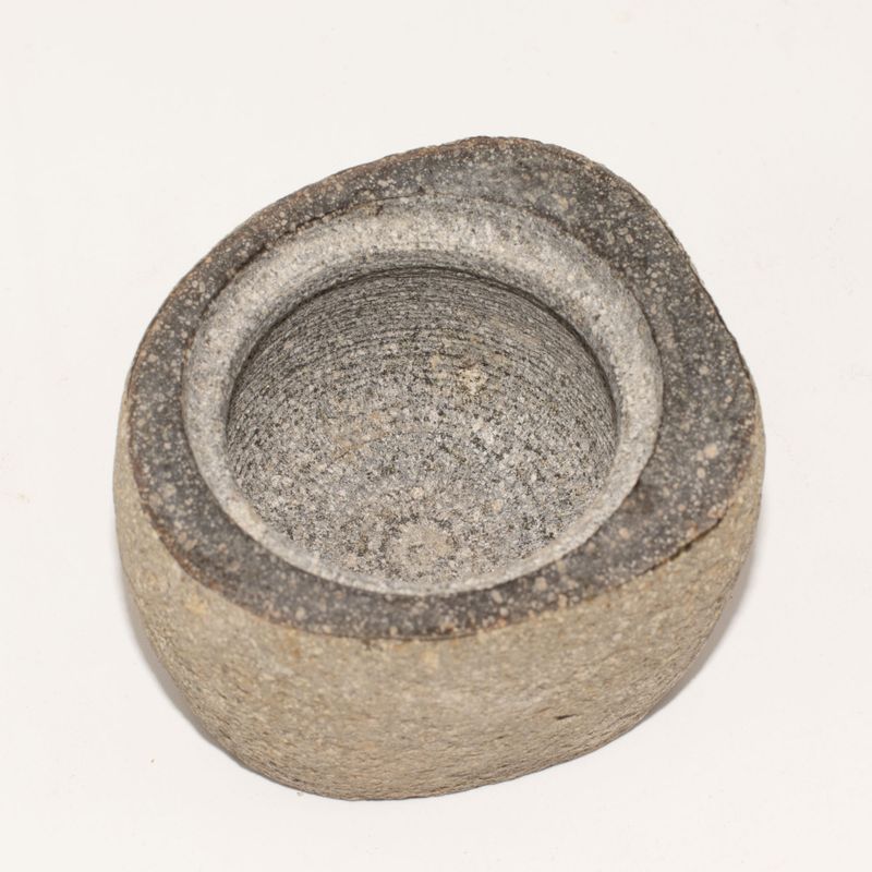 Pot d’Ancrage en Pierre de Rivière – Petit (env. 9x7 cm)