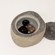 Pot d’Ancrage en Pierre de Rivière – Petit (env. 9x7 cm)