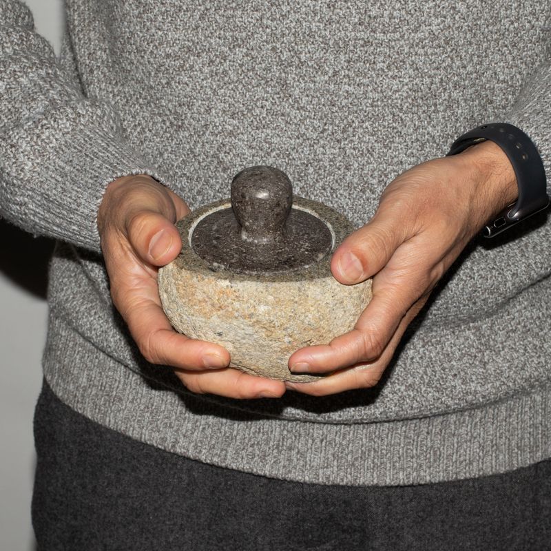 Pot d’Ancrage en Pierre de Rivière – Moyen (env. 12x8 cm)