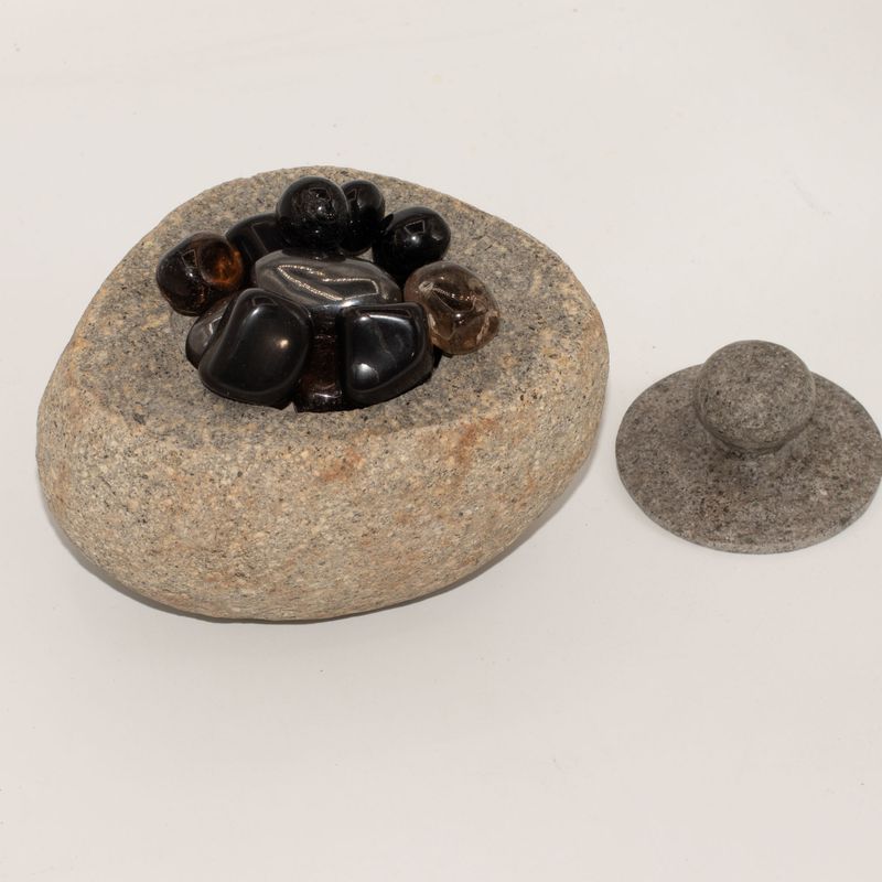 Pot d’Ancrage en Pierre de Rivière – Grand (env. 15x12 cm)