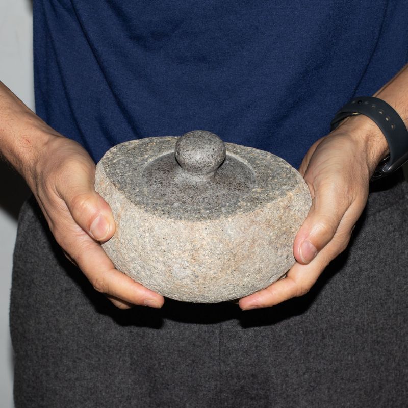 Pot d’Ancrage en Pierre de Rivière – Grand (env. 15x12 cm)