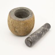 Mortier & Pilon Décoratifs en Pierre de Rivière Naturelle – Petit (env. 9x7 cm)