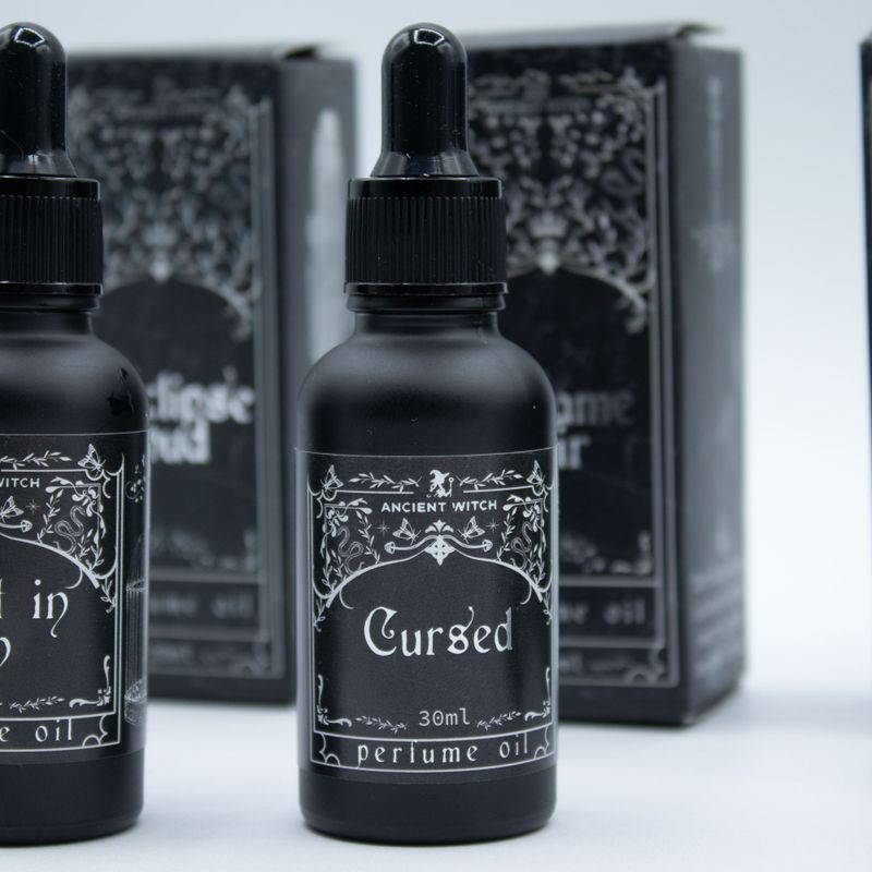 Huile de parfum de sorcière ancienne - Maudite