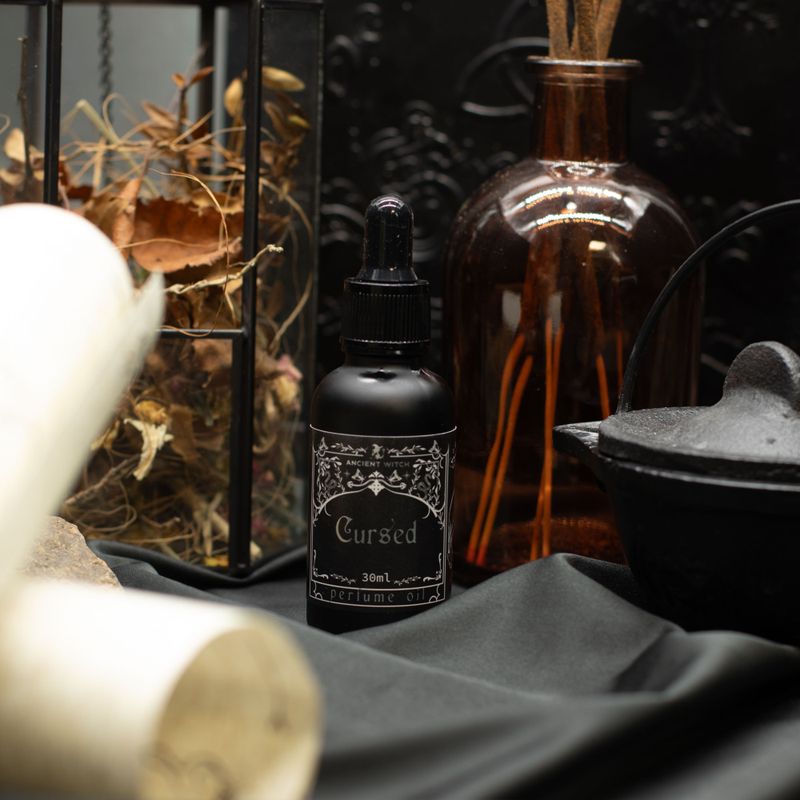 Huile de parfum de sorcière ancienne - Maudite