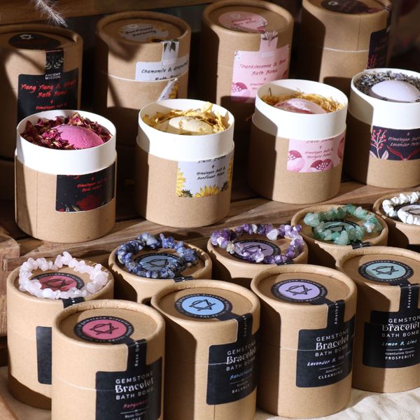 Bombe de Bain au Sel de Bain de l'Himalaya & Fleurs Séchées