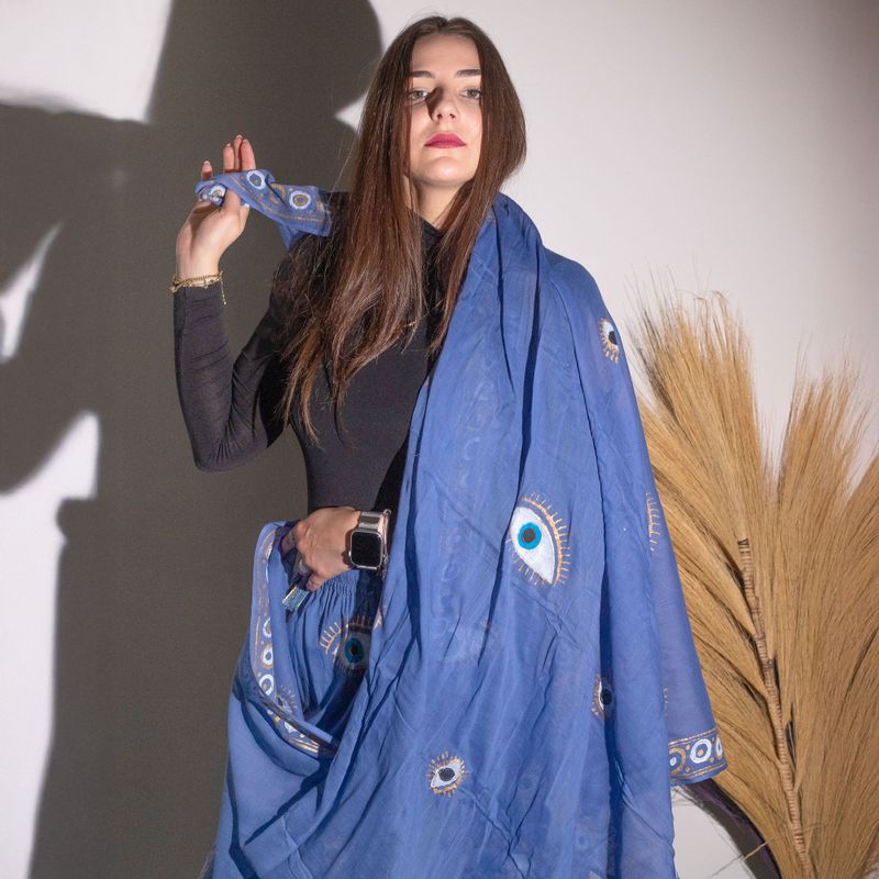 Sari Nomade Collection On the Med - Paréo - Bleu Profond & Or - Motif Œil Protecteur Peint à la Main