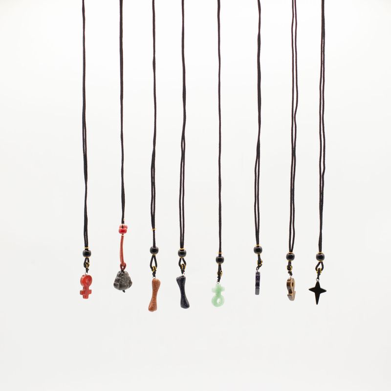 Colliers Cordon avec Pendentifs en Pierre – Collection Iconique (assortie)