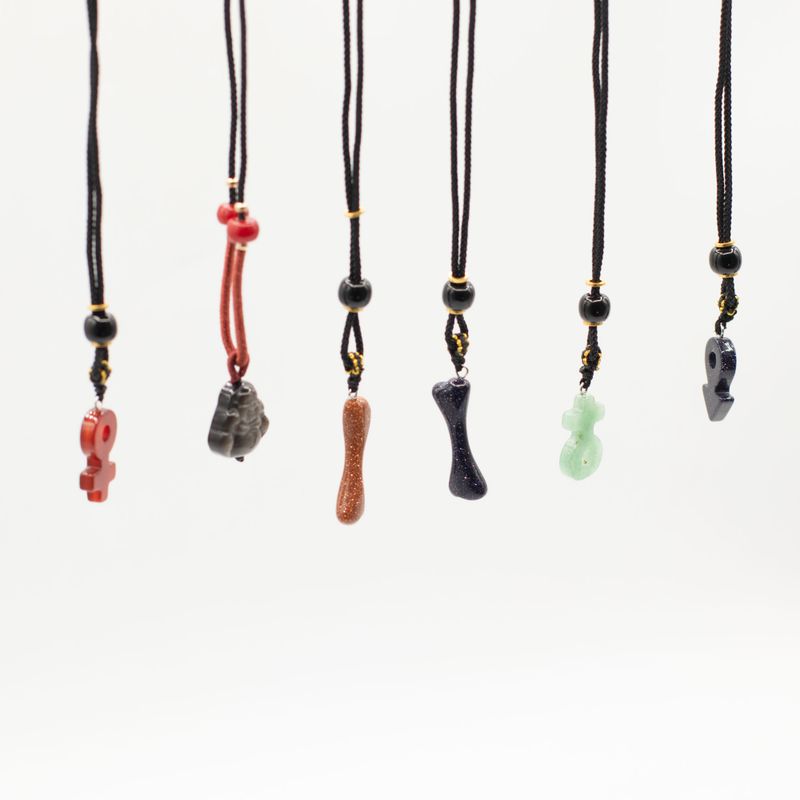 Colliers Cordon avec Pendentifs en Pierre – Collection Iconique (assortie)
