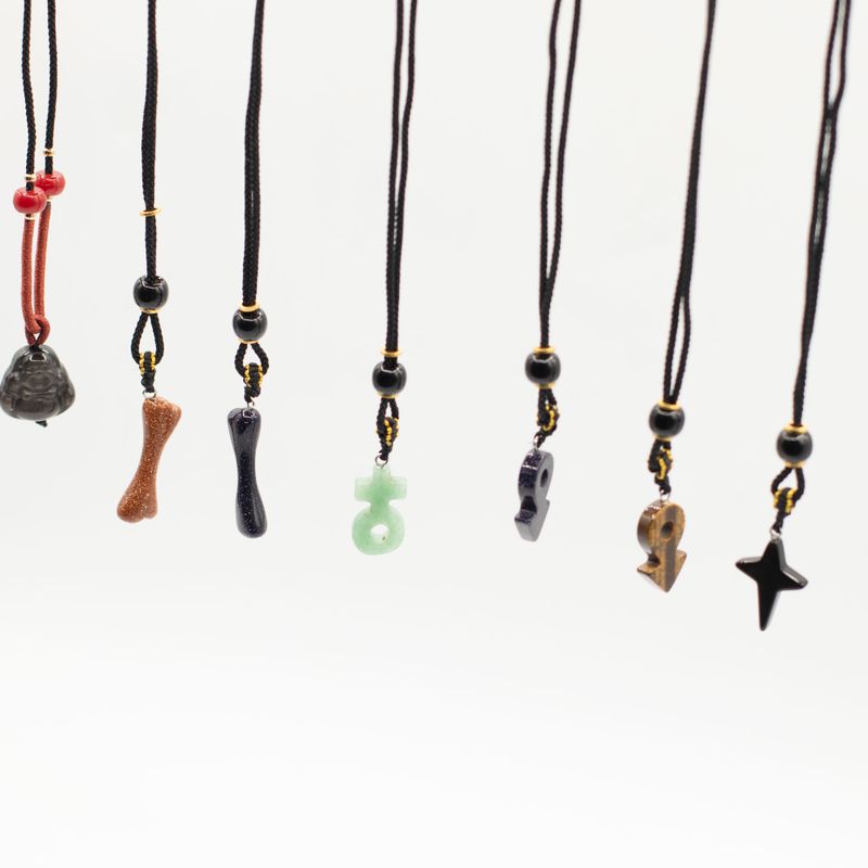 Colliers Cordon avec Pendentifs en Pierre – Collection Iconique (assortie)
