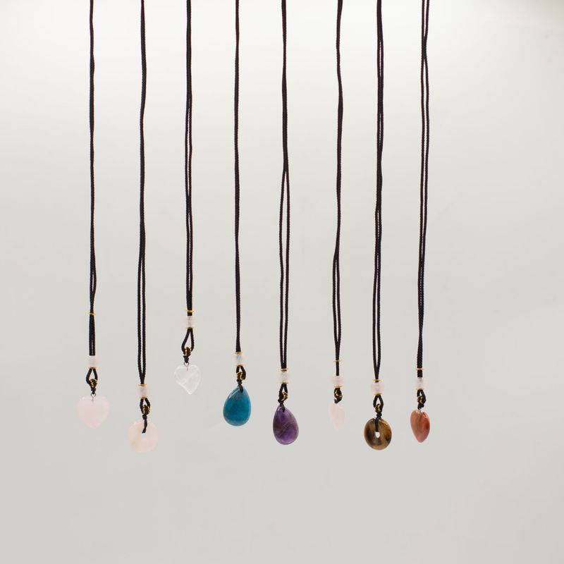 Colliers Cordon avec Pendentifs en Pierre – Collection Cœurs (assortie)