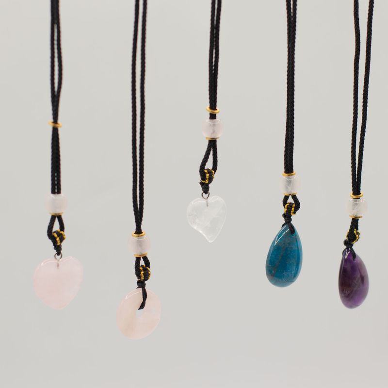 Colliers Cordon avec Pendentifs en Pierre – Collection Cœurs (assortie)