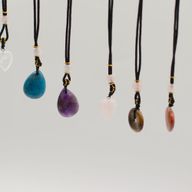 Colliers Cordon avec Pendentifs en Pierre – Collection Cœurs (assortie)