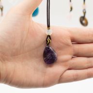 Colliers Cordon avec Pendentifs en Pierre – Collection Cœurs (assortie)