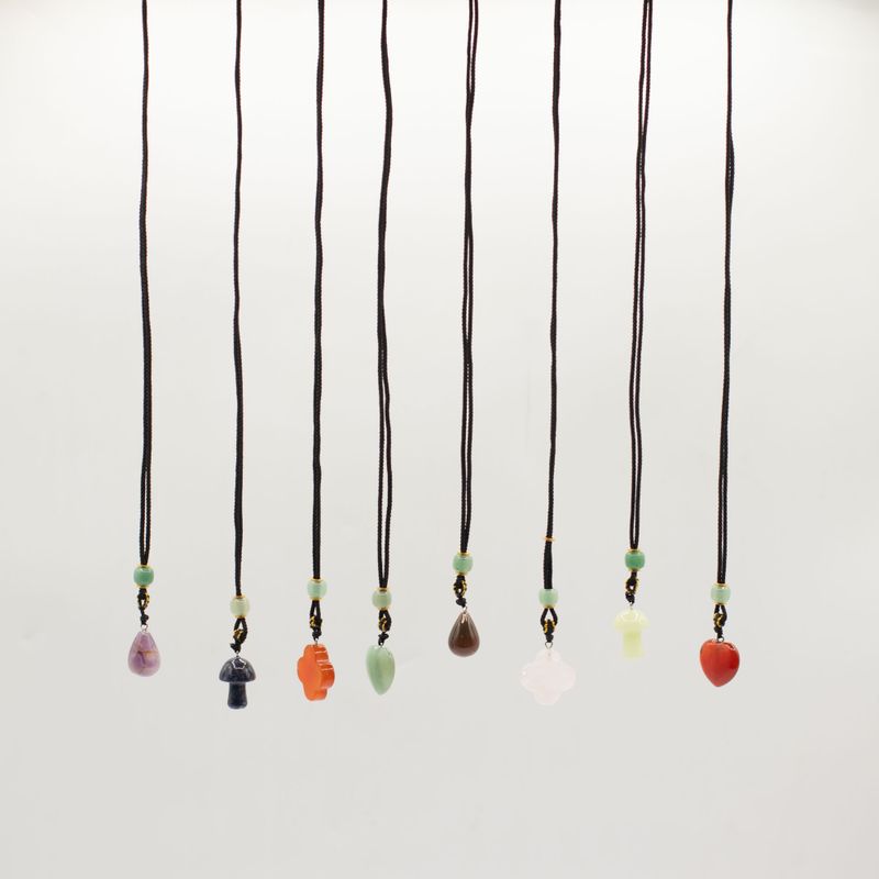 Colliers Cordon avec Pendentifs en Pierre – Collection Botanique (assortie)