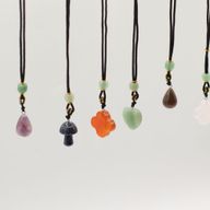 Colliers Cordon avec Pendentifs en Pierre – Collection Botanique (assortie)