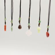 Colliers Cordon avec Pendentifs en Pierre – Collection Botanique (assortie)