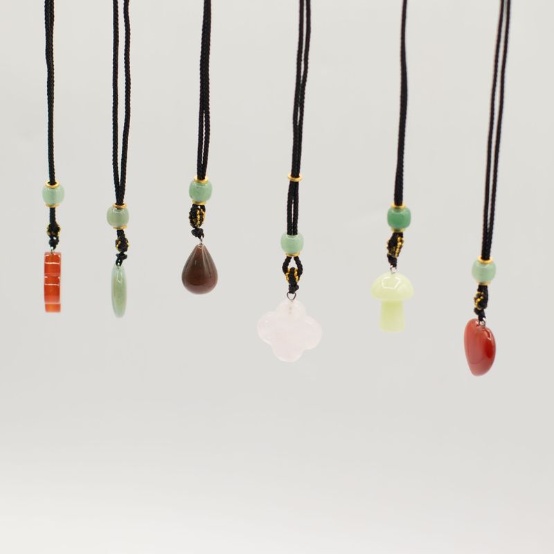 Colliers Cordon avec Pendentifs en Pierre – Collection Botanique (assortie)