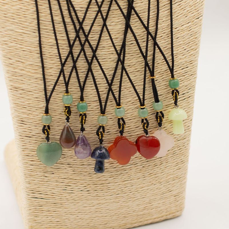 Colliers Cordon avec Pendentifs en Pierre – Collection Botanique (assortie)