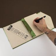Grand Carnet Lokta en Papier Bold Floral – Vert Mousse – avec Marque-page
