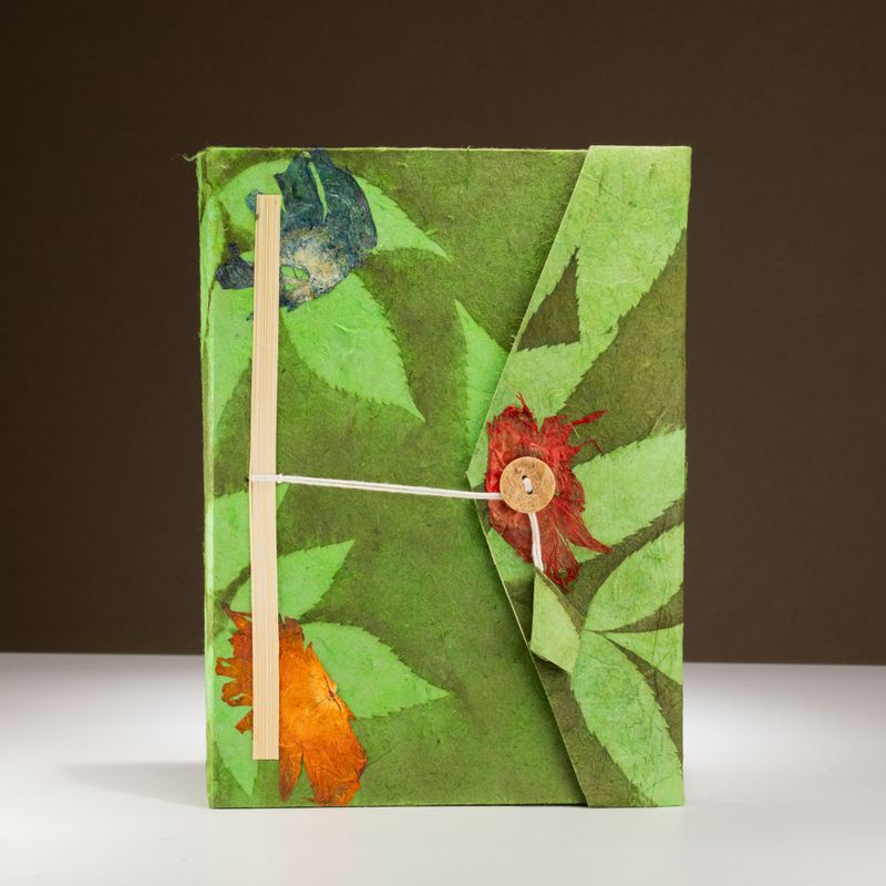 Grand Carnet Lokta en Papier Bold Floral – Vert Mousse – avec Marque-page
