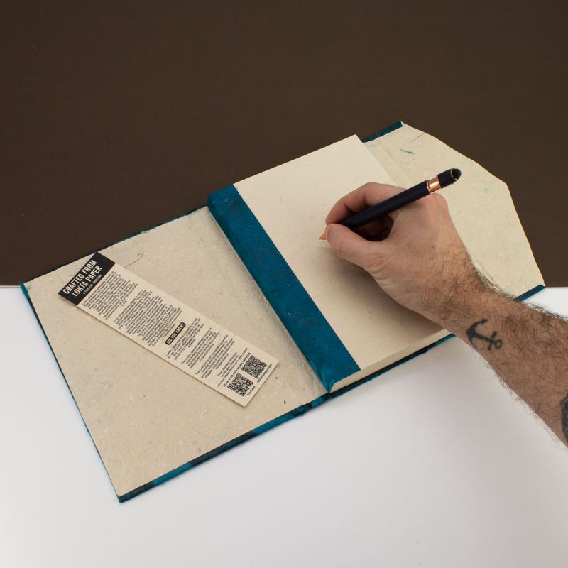 Grand Carnet Lokta en Papier Bold Floral – Bleu Nuit – avec Marque-page