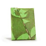Carnet Moyen Lokta en Papier Bold Floral avec Fermeture Bambou – Vert Mousse