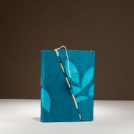 Carnet Moyen Lokta en Papier Bold Floral avec Fermeture Bambou – Bleu Nuit